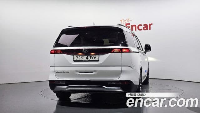 Kia Carnival 2021 — Фото 4/20