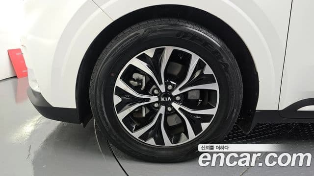 Kia Carnival 2021 — Фото 5/20