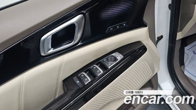 Kia Carnival 2021 — Фото 12/20