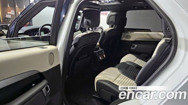 Land Rover Discovery 5 2021 — Photo 4/20