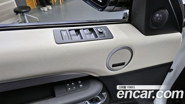 Land Rover Discovery 5 2021 — Photo 2/20