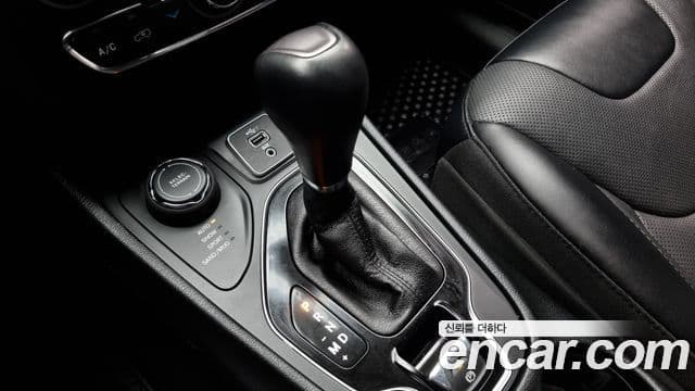 Jeep Cherokee 2022 — ფოტო 9/20