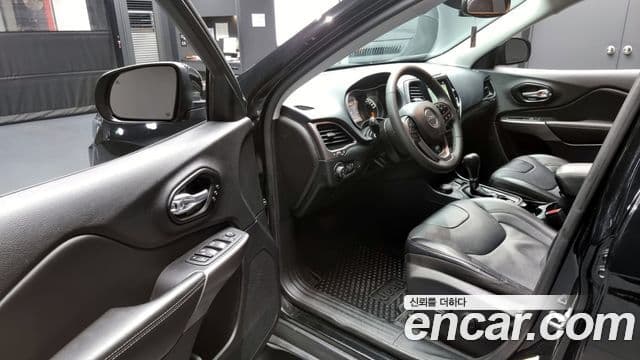 Jeep Cherokee 2022 — Şəkil 10/20