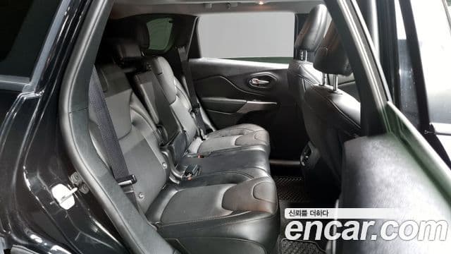 Jeep Cherokee 2022 — Şəkil 12/20