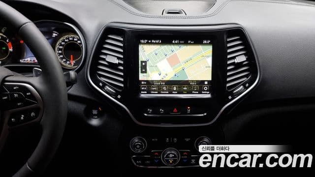 Jeep Cherokee 2022 — Şəkil 14/20