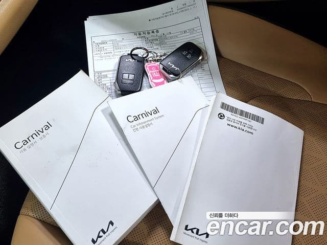 Kia Carnival 2021 — Фото 17/20