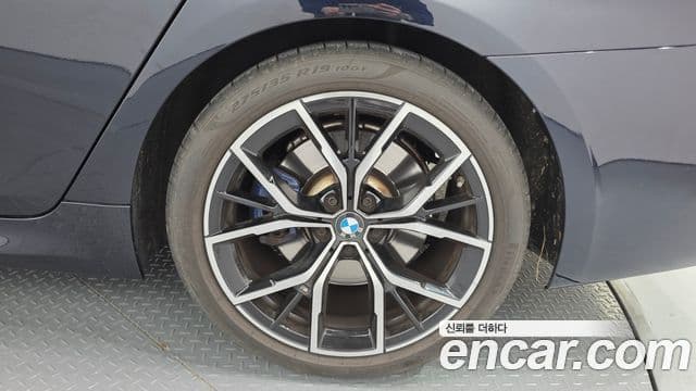 BMW 5 Series 2021 — фото 5 из 20