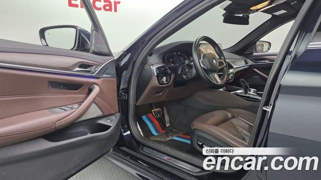 BMW 5 Series 2021 — фото 13 из 20