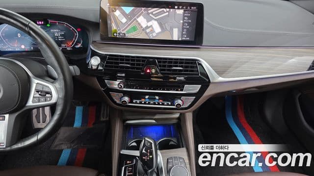 BMW 5 Series 2021 — фото 15 из 20