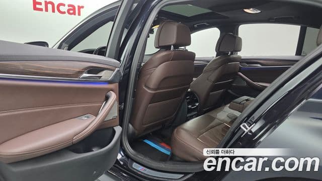 BMW 5 Series 2021 — фото 17 из 20