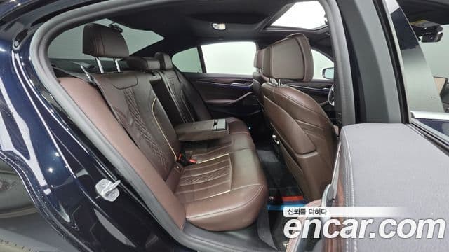 BMW 5 Series 2021 — ფოტო 19/20