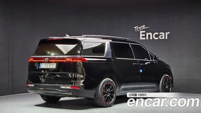 Kia Carnival 2021 — ფოტო 2/20