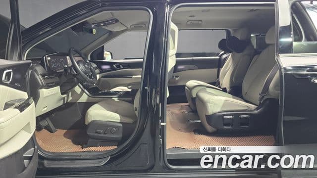 Kia Carnival 2021 — ფოტო 10/20