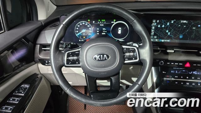 Kia Carnival 2021 — ფოტო 13/20