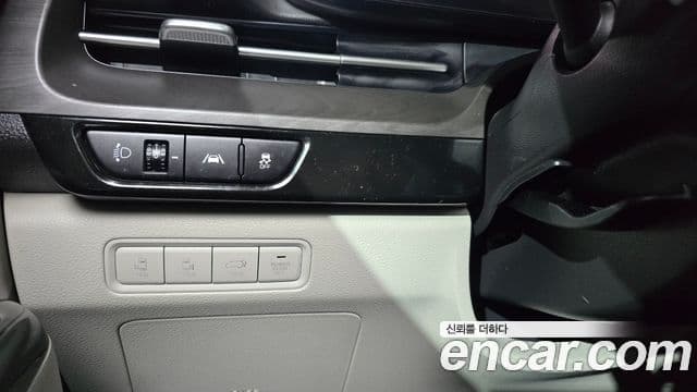 Kia Carnival 2021 — ფოტო 17/20