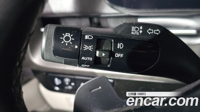 Kia Carnival 2021 — ფოტო 18/20