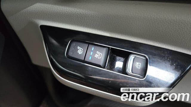 Kia Carnival 2021 — ფოტო 19/20