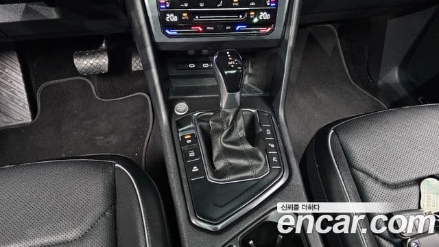 Volkswagen Tiguan Allspace 2023 — ფოტო 8/20