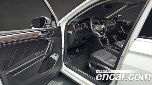 Volkswagen Tiguan Allspace 2023 — ფოტო 11/20