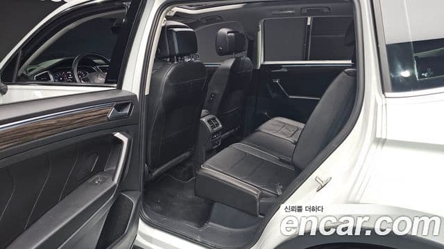 Volkswagen Tiguan Allspace 2023 — ფოტო 12/20