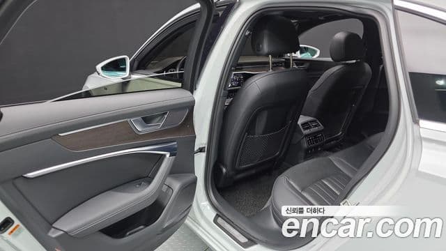 Audi A6 2023 — фото 18 из 20