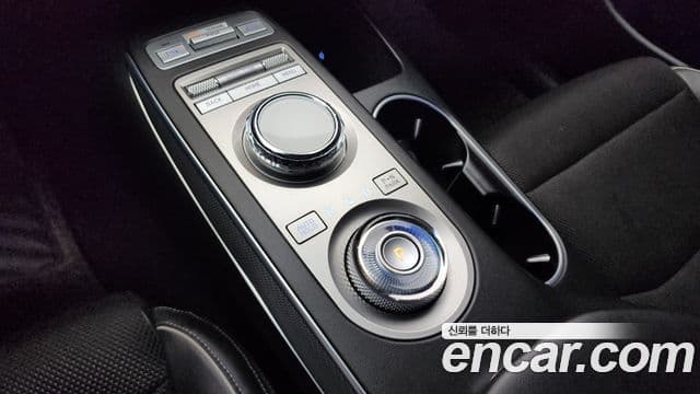 Genesis GV70 2021 — ფოტო 9/20