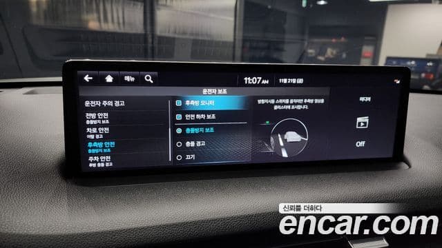 Genesis GV70 2021 — ფოტო 16/20