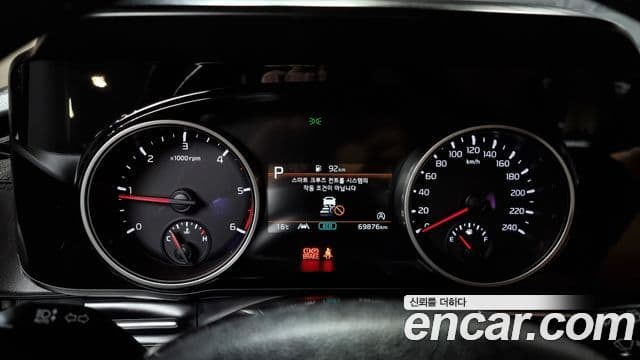 Kia Carnival 2023 — Şəkil 8/20