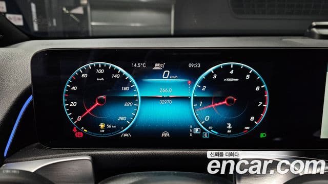 Mercedes-Benz GLB-Class 2022 — ფოტო 8/20