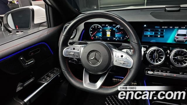 Mercedes-Benz GLB-Class 2022 — ფოტო 13/20