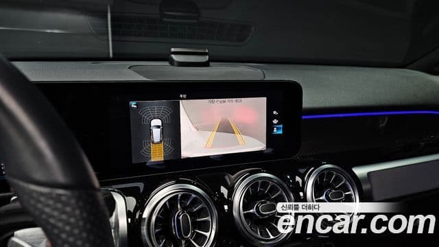 Mercedes-Benz GLB-Class 2022 — ფოტო 14/20