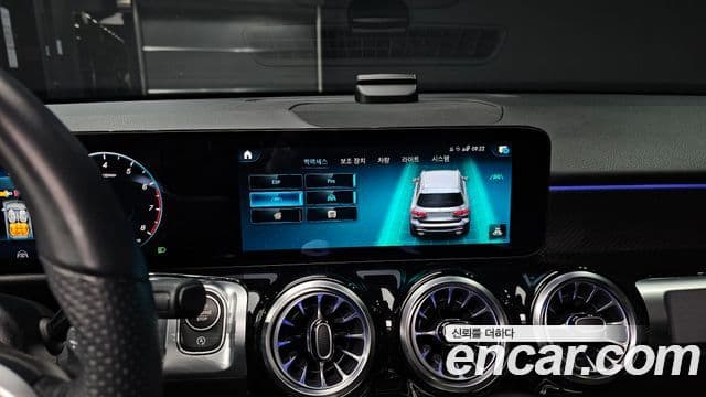 Mercedes-Benz GLB-Class 2022 — ფოტო 17/20