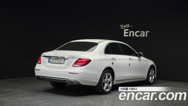 Mercedes-Benz E-Class 2018 — ფოტო 2/20