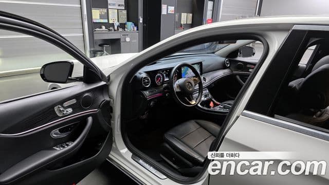 Mercedes-Benz E-Class 2018 — ფოტო 10/20