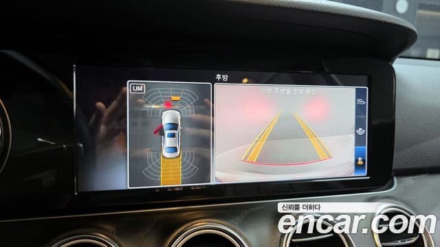 Mercedes-Benz E-Class 2018 — ფოტო 16/20