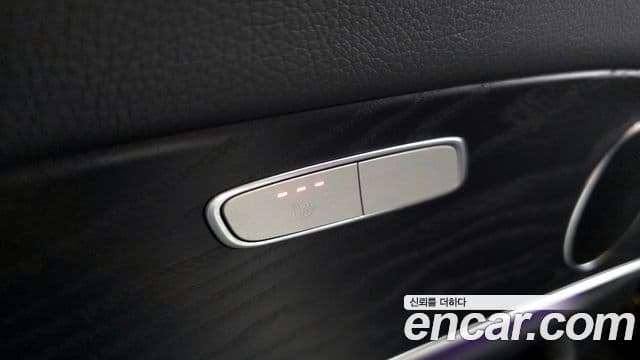 Mercedes-Benz E-Class 2018 — ფოტო 18/20