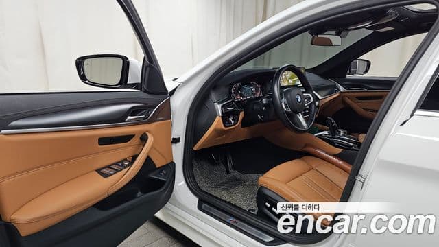 BMW 5 Series 2023 — фото 9 из 20