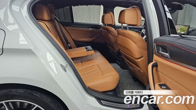BMW 5 Series 2023 — фото 11 из 20