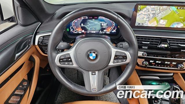 BMW 5 Series 2023 — фото 12 из 20