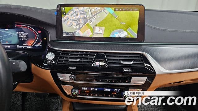 BMW 5 Series 2023 — фото 14 из 20