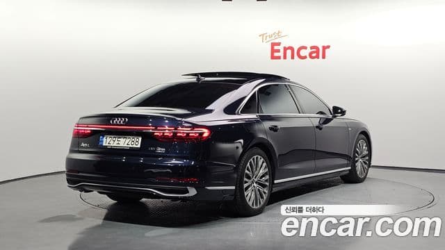 Audi A8 2022 — Photo 11/20