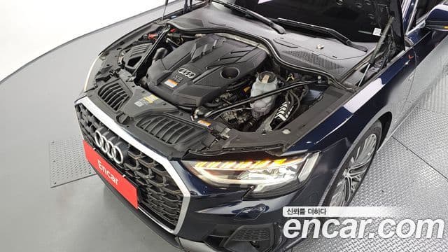 Audi A8 2022 — Photo 2/20
