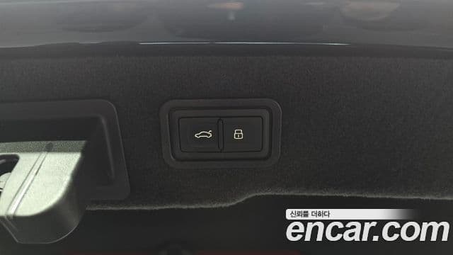 Audi A8 2022 — Photo 18/20