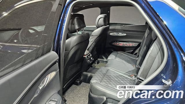 Genesis GV70 2023 — ფოტო 12/20