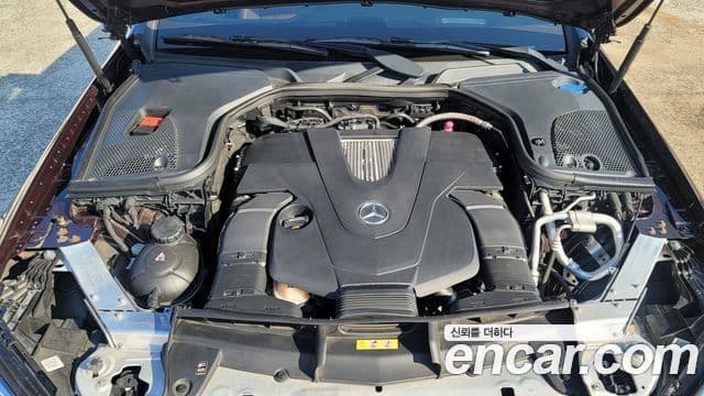 Mercedes-Benz E-Class 2020 — ფოტო 19/20