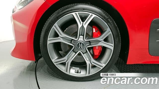 Kia Stinger 2019 — ფოტო 4/20