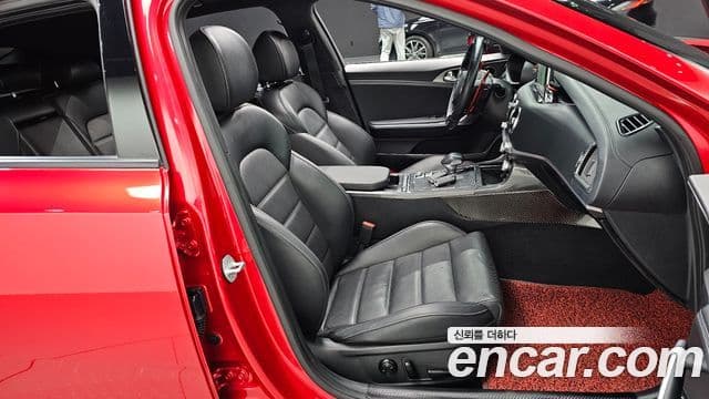 Kia Stinger 2019 — ფოტო 9/20