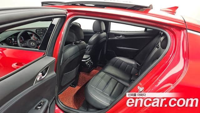 Kia Stinger 2019 — ფოტო 16/20
