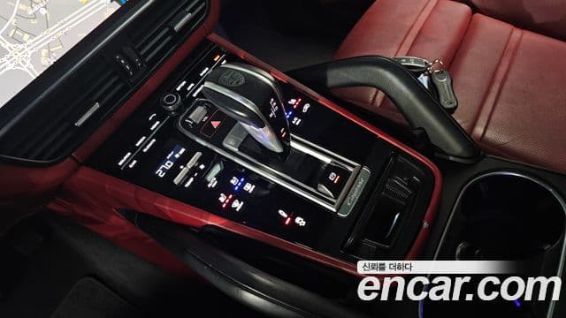 Porsche Cayenne 2021 — Photo 1/20