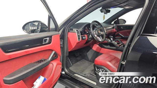 Porsche Cayenne 2021 — Photo 13/20